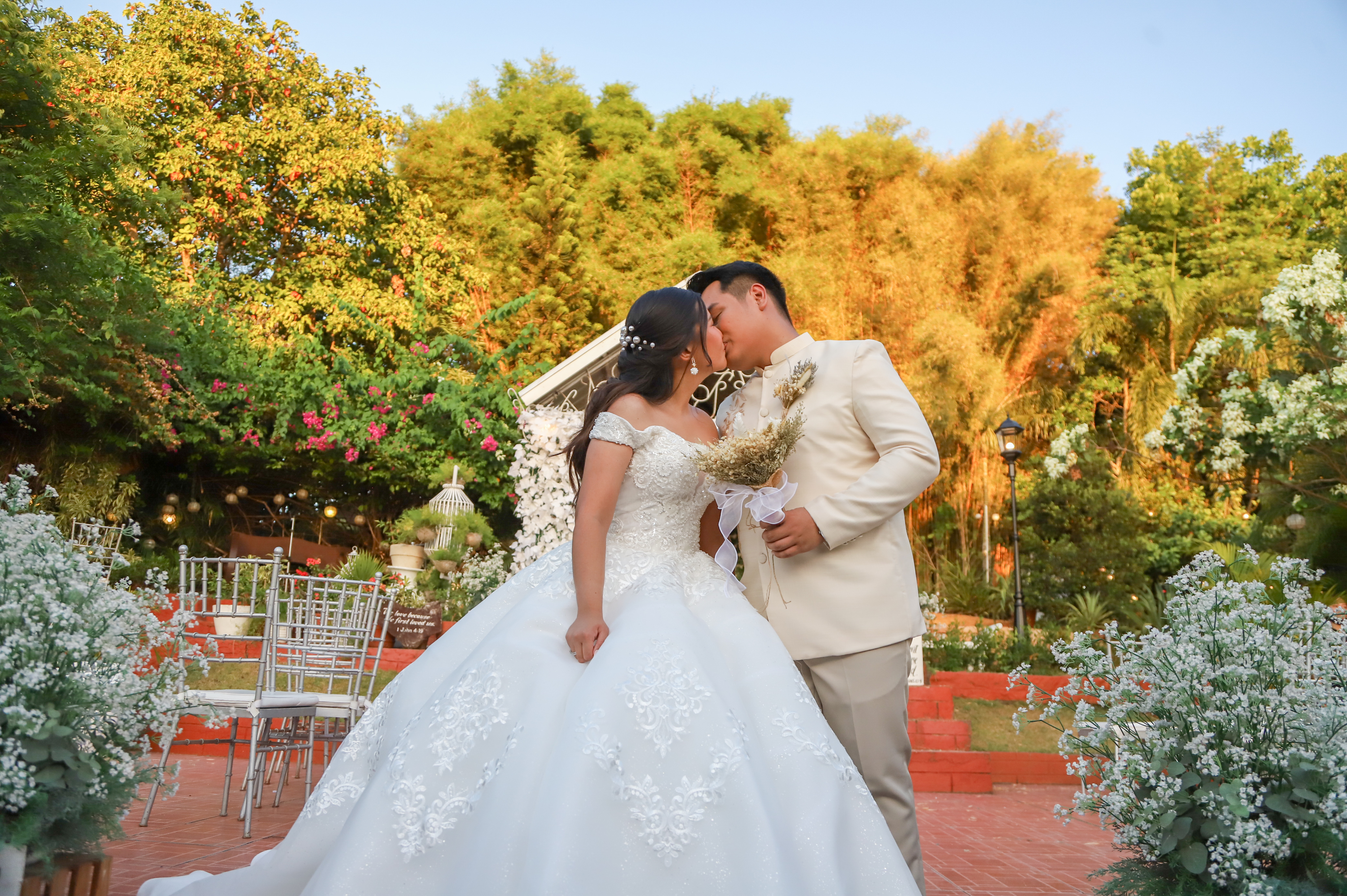 A couple at Mango Hills